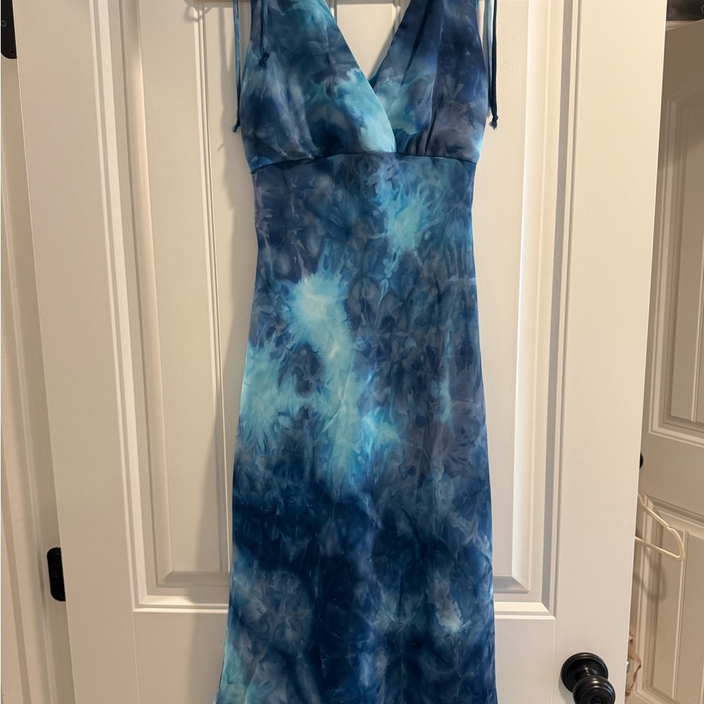 Elegant Blue Tie-Dye Midi Dress